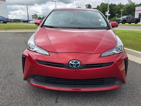 Used 2020 Toyota Prius L Eco FWD image 2