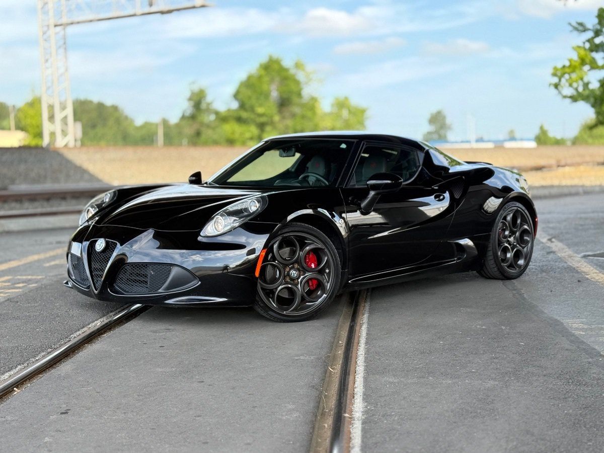 Used 2018 Alfa Romeo 4C Coupe w/ Convenience Group - Coupe RWD image 9