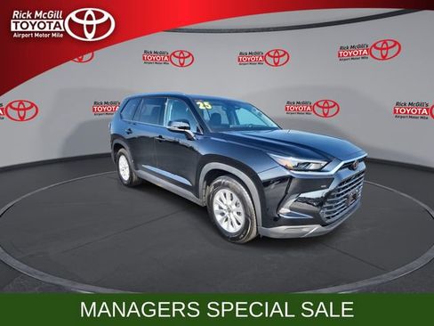 Used 2025 Toyota Grand Highlander AWD image 2