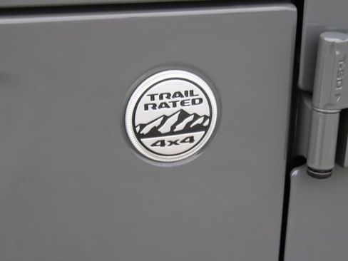 Used 2022 Jeep Wrangler Unlimited Sahara w/ Cold Weather Group image 9