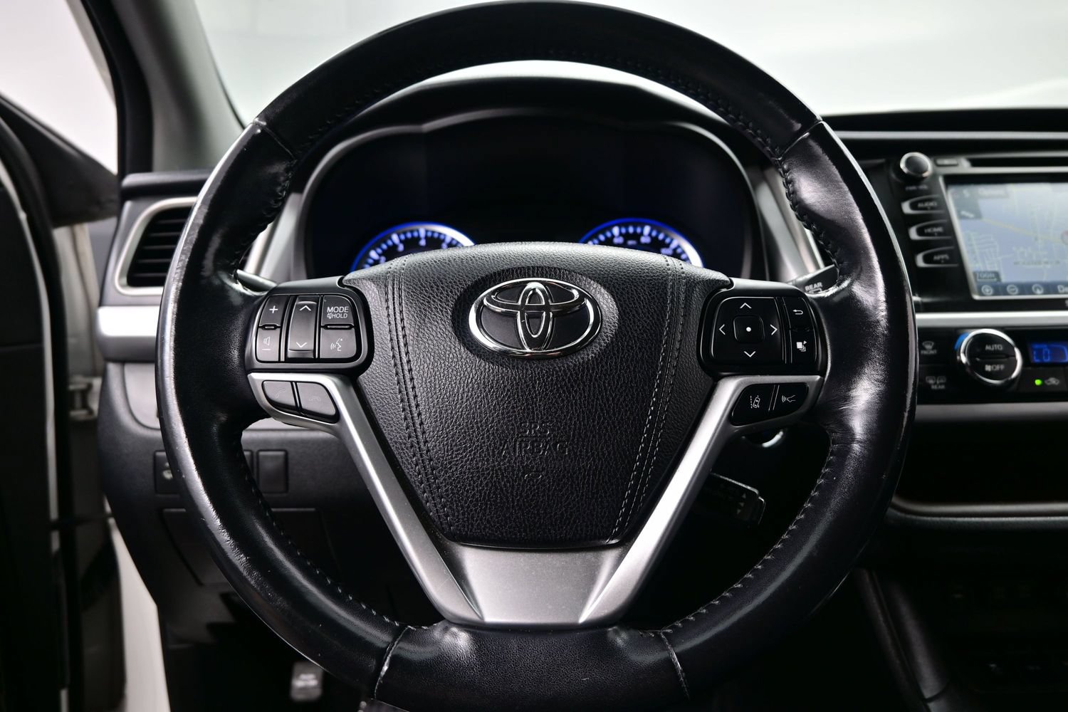 Used 2017 Toyota Highlander XLE AWD/4WD image 26