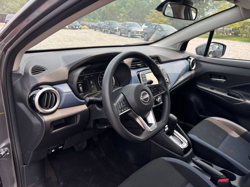 Used 2025 Nissan Versa SV FWD image 27