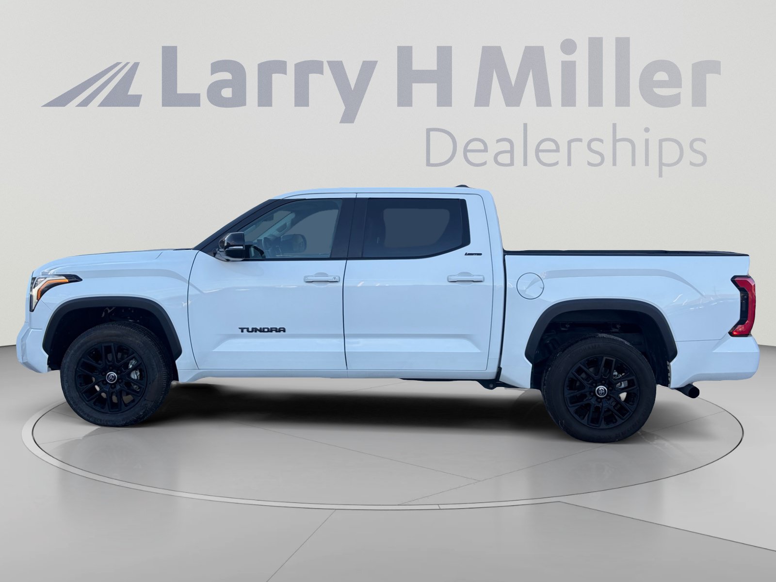 Used 2024 Toyota Tundra Limited AWD/4WD image 2