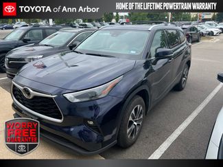 Used 2022 Toyota Highlander XLE FWD video 1
