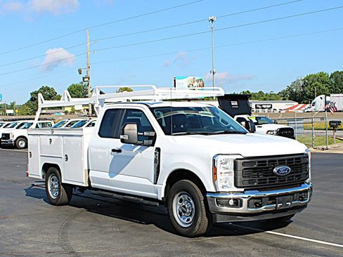 Used 2024 Ford F350 XL w/ XL Chrome Package RWD image 3