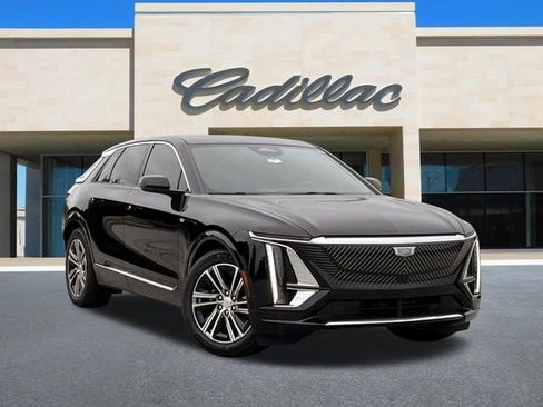 New 2026 Cadillac Lyriq Luxury RWD image 2