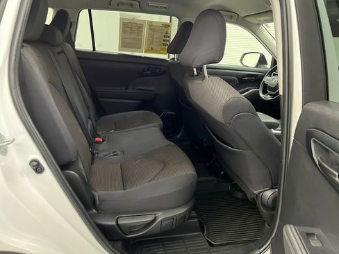 Used 2023 Toyota Highlander LE image 30