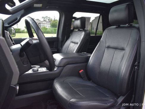 Used 2018 Ford Expedition Max XLT w/ Equipment Group 202A AWD/4WD image 12