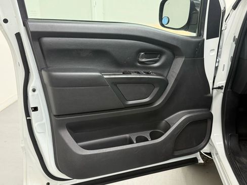 Used 2020 Nissan Titan S image 19