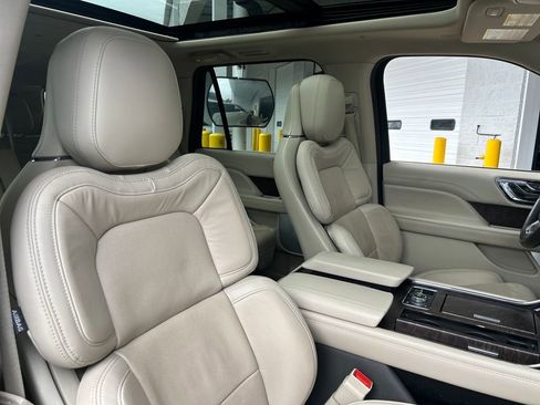 Used 2021 Lincoln Navigator L Reserve w/ Luxury Package image 14