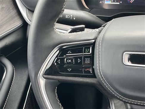 Used 2024 Jeep Grand Cherokee Overland w/ Luxury Tech Group IV image 18