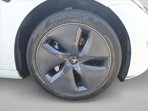 Used 2022 Tesla Model 3 image 18