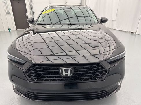 Used 2025 Honda Accord Touring image 2