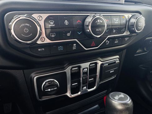 Used 2022 Jeep Wrangler Unlimited Sahara w/ Cold Weather Group image 20