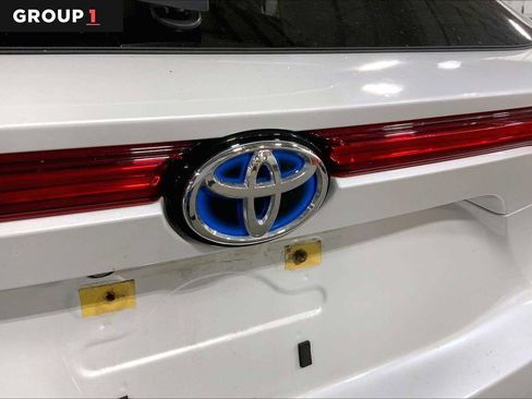 Used 2023 Toyota Venza XLE image 31