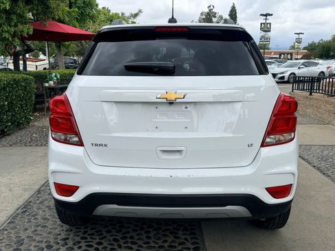 Used 2020 Chevrolet Trax LT w/ LT Convenience Package image 6