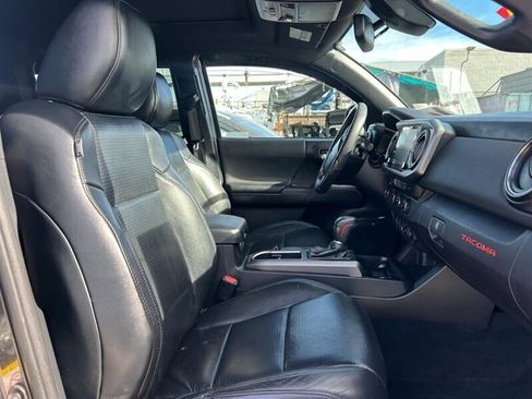 Used 2020 Toyota Tacoma TRD Sport image 34