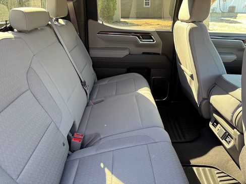 Used 2025 Chevrolet Silverado 1500 LT image 18