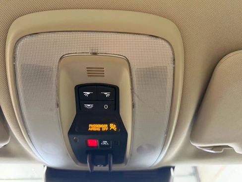 Used 2018 Volvo S60 T5 Inscription Platinum image 22