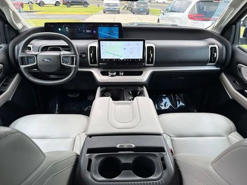 Used 2025 Ford Expedition Active AWD/4WD image 19