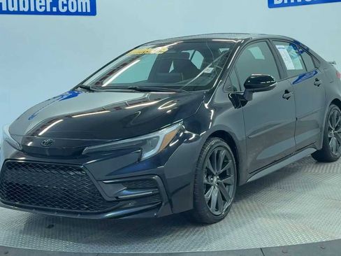 Used 2025 Toyota Corolla SE w/ SE Premium Package image 3