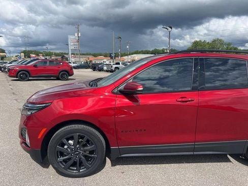 Used 2023 Chevrolet Equinox RS FWD image 2