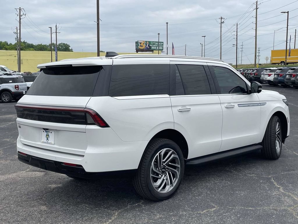 New 2026 Lincoln Navigator Premiere AWD/4WD image 3