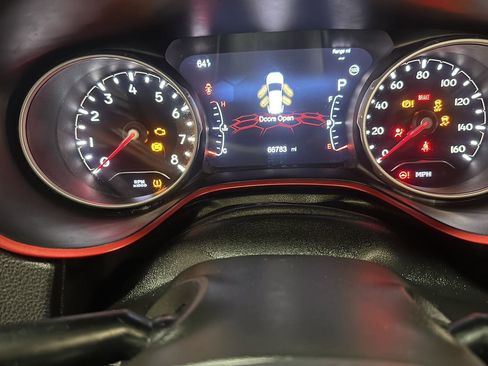 Used 2020 Jeep Compass Trailhawk image 16