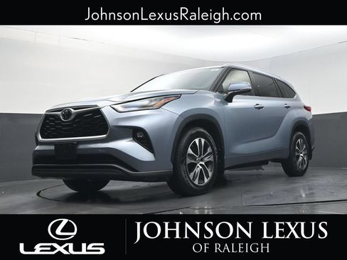 Used 2021 Toyota Highlander XLE AWD/4WD image 17