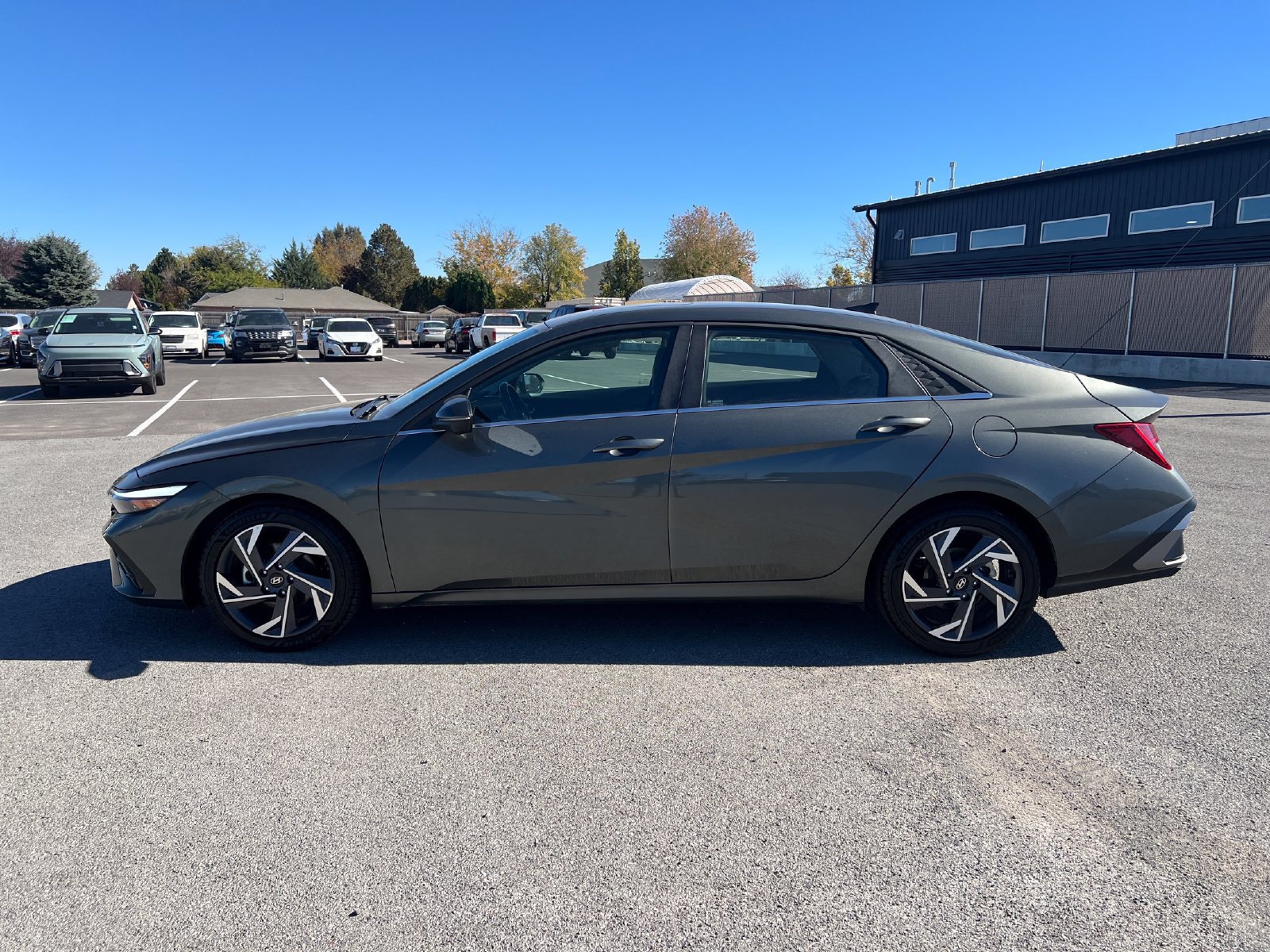 Certified 2024 Hyundai Elantra Limited FWD image 6