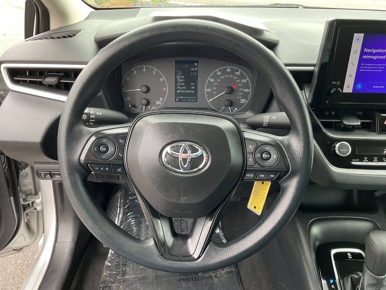 Used 2025 Toyota Corolla LE FWD image 17