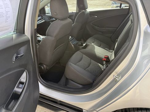 Used 2017 Chevrolet Volt LT w/ Comfort Package image 6