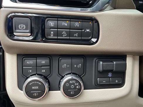 New 2026 GMC Yukon Denali w/ Denali Reserve Package AWD/4WD image 15