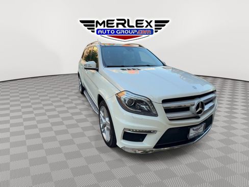 Used 2015 Mercedes-Benz GL 550 4MATIC image 2