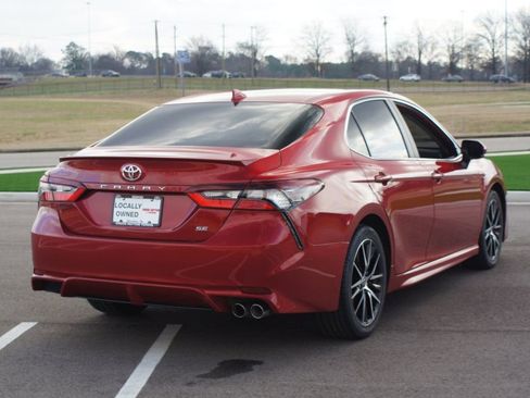 Used 2024 Toyota Camry SE image 18