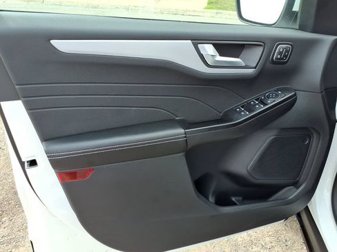 Used 2025 Ford Escape Platinum AWD/4WD image 14