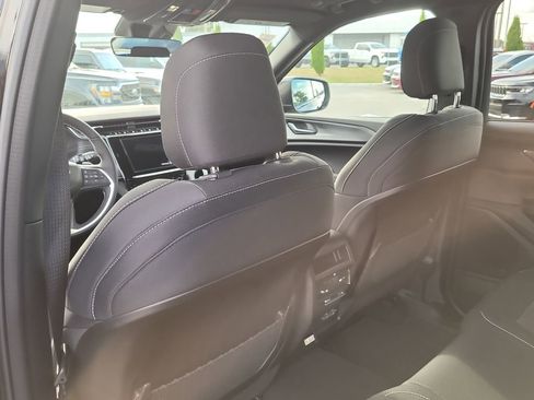 New 2025 Jeep Grand Cherokee Laredo X image 10