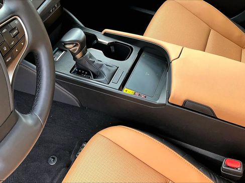 Certified 2025 Lexus ES 350 w/ Premium Package image 17