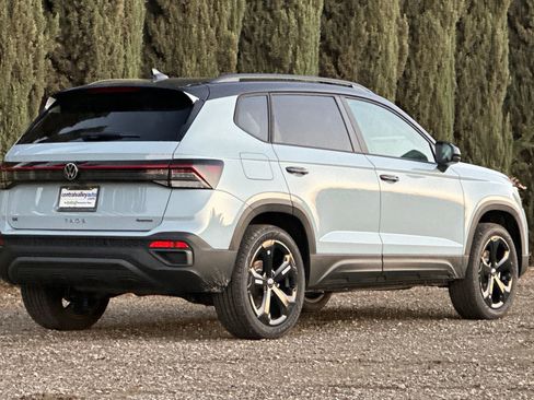 New 2026 Volkswagen Taos SE image 4