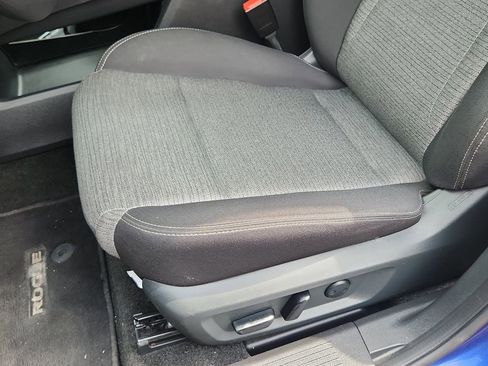 Used 2023 Nissan Rogue SV image 7