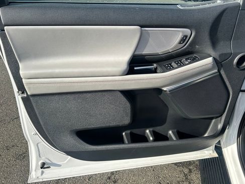 Used 2025 Ford Expedition Active image 17