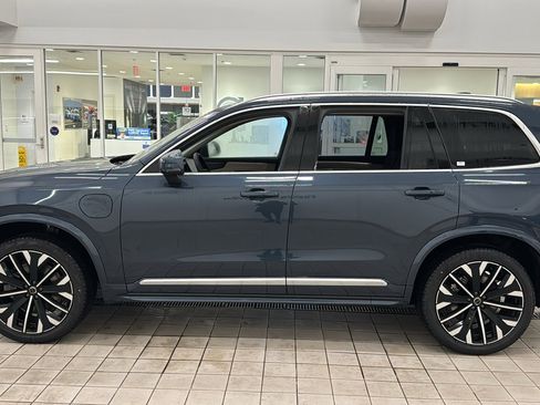 New 2026 Volvo XC90 T8 Plus w/ Protection Package Premier image 8