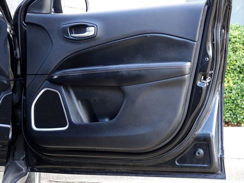 Used 2019 Jeep Compass Limited image 37