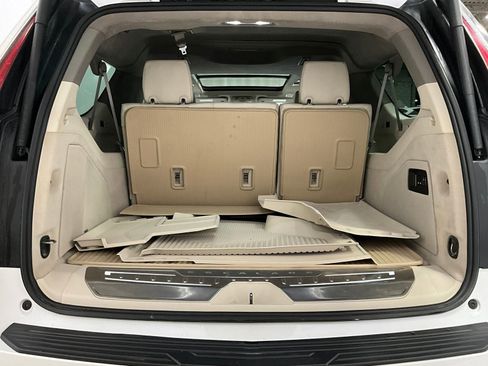Used 2021 Cadillac Escalade ESV Sport Platinum w/ Heavy-Duty Trailer Package AWD/4WD image 27