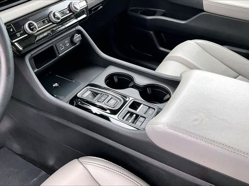 Used 2025 Honda Pilot EX-L image 16