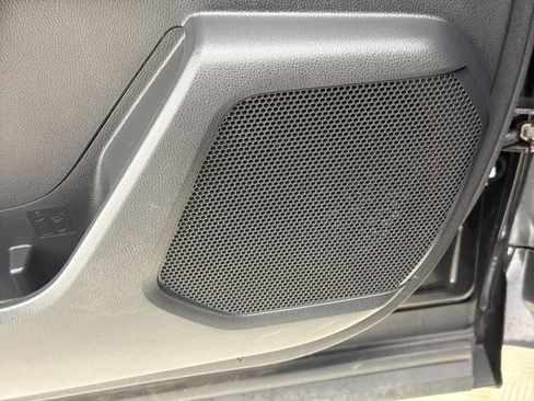 Used 2024 Toyota Highlander Limited image 22