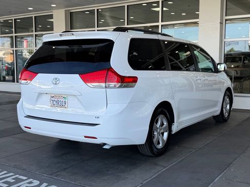 Used 2014 Toyota Sienna LE FWD image 14