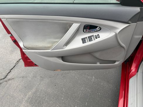 Used 2010 Toyota Camry FWD image 9