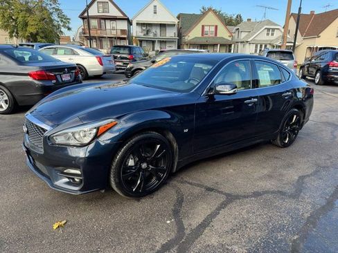 Used 2019 INFINITI Q70 Luxe w/ Sport Package image 3
