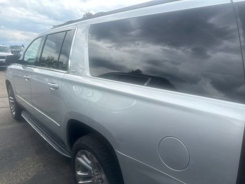 Used 2020 GMC Yukon XL SLT w/ Premium Edition AWD/4WD image 13